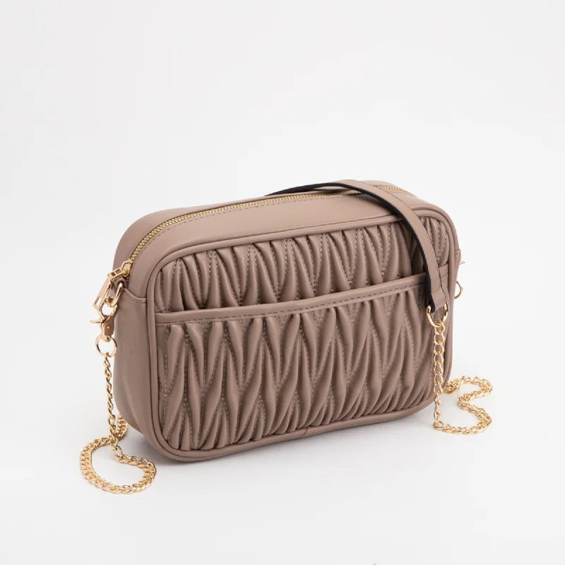 TG10542 Dana Textured Crossbody Bag With Chain Strap